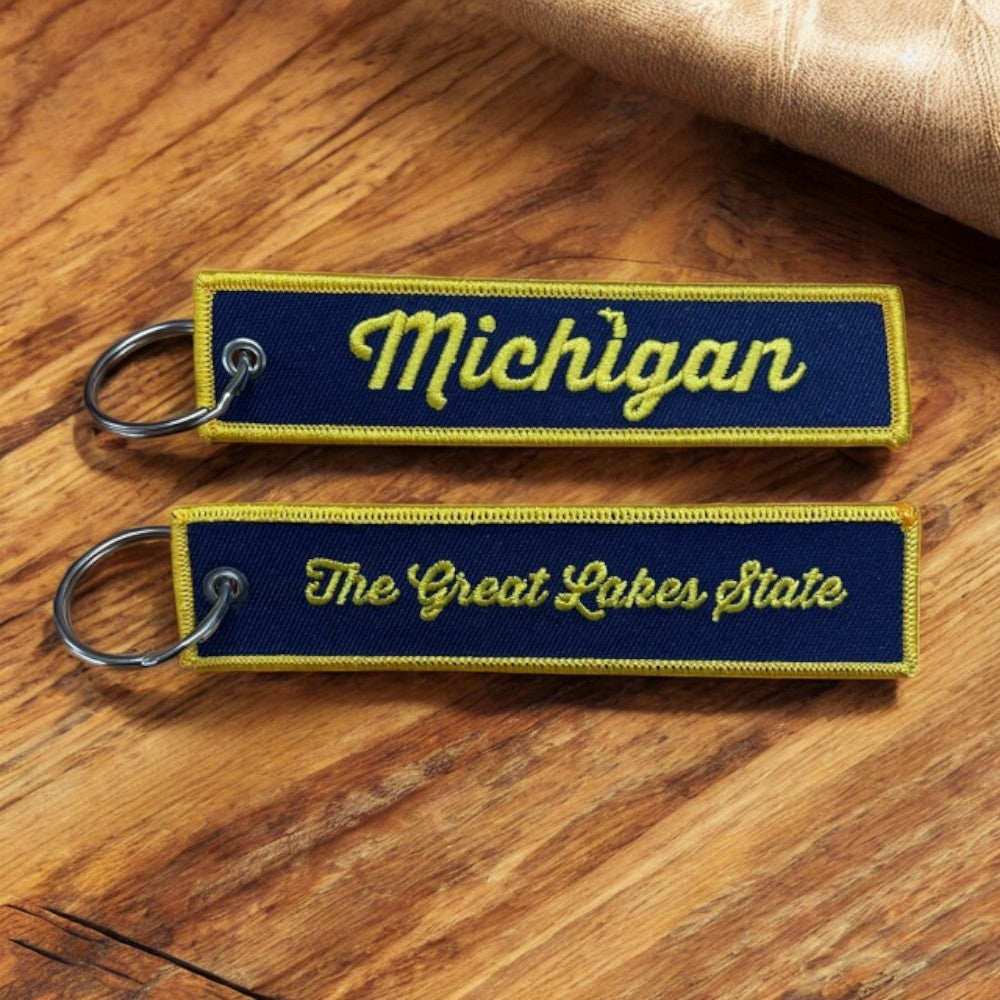 Keychain - Michigan Great Lakes Pull Maize/Blue